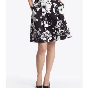 🔹️WHBM Black & White Floral Print Pleated A-Line Skirt Size 2